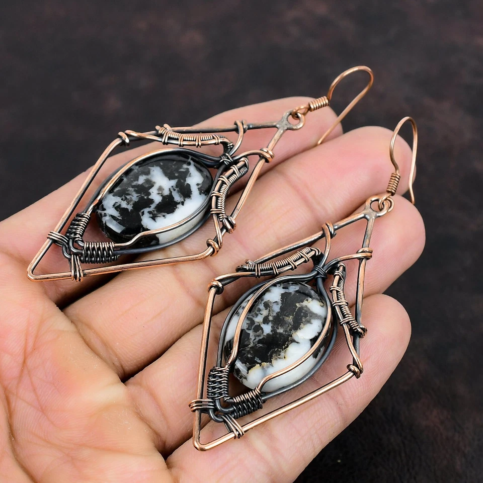 Pendientes colgantes de cumpleaños envueltos en alambre de piedra turquesa búfalo blanco cobre Foto 4 de 4