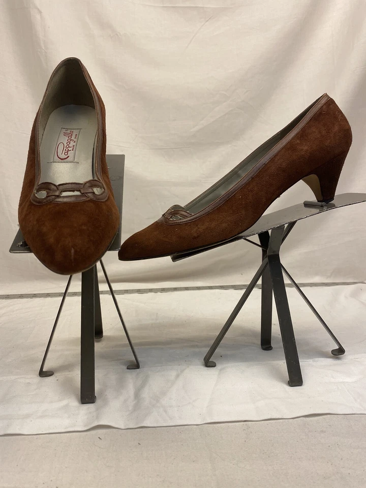 Zapatos Pappagallo 9.5 N Marrón Tacones Cortos Gamuza Hechos en España Usados en Excelente Condición YGI S0-F0 Foto 2 de 4