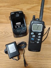 ICOM IC-M1V Handheld Marine Radio Transceiver With AD-95 Charger Works Excellent