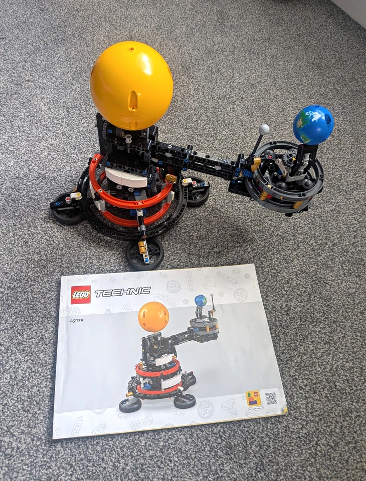 LEGO Technic 42179 Planet Earth and Moon in Orbit, photo 1 of 4