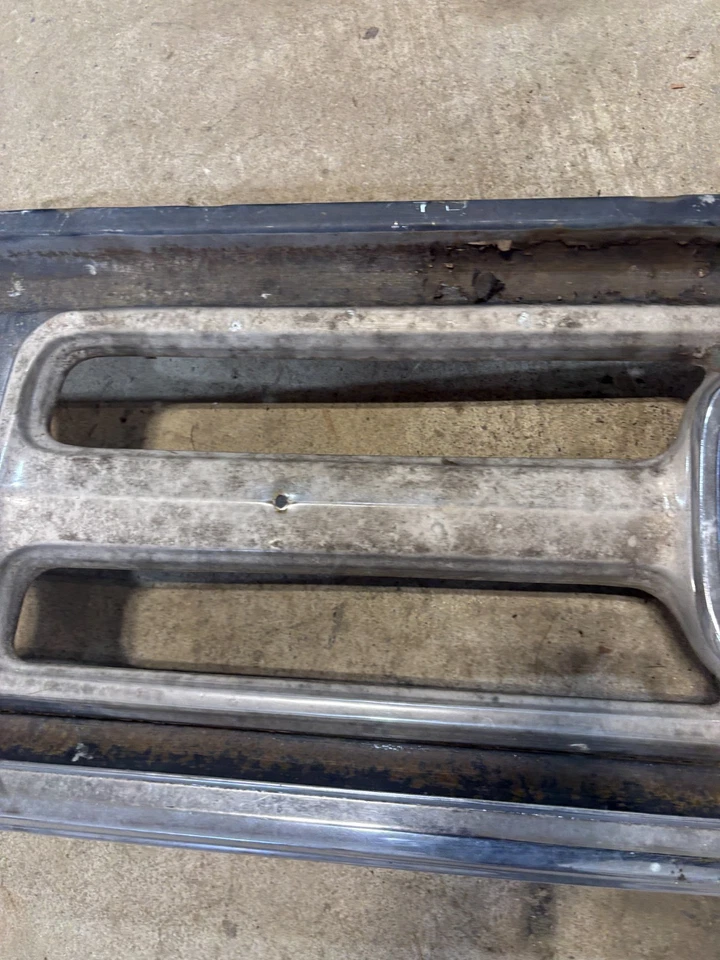 1969 1970 1971 1972 GMC TRUCK GRILLE SHELL ROUGH PROJECT K15 K25 K35 C15 C25 C35 - Image 4 of 4