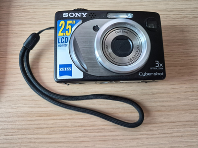 #ad Retro 2004 Sony Cyber shot DSC W12 5.1MP Camera Black – No Power Spares Display GBP 19.50