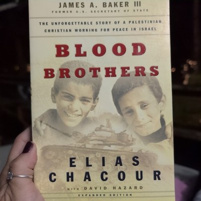 Blood Brothers : The Dramatic Story of a Palestinian Christian Working for Peace
