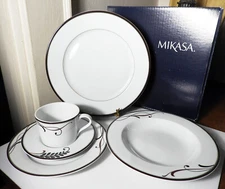 Mikasa COCOA BLOSSOM 5 Piece Place Setting(s), BRAND NEW in BOX