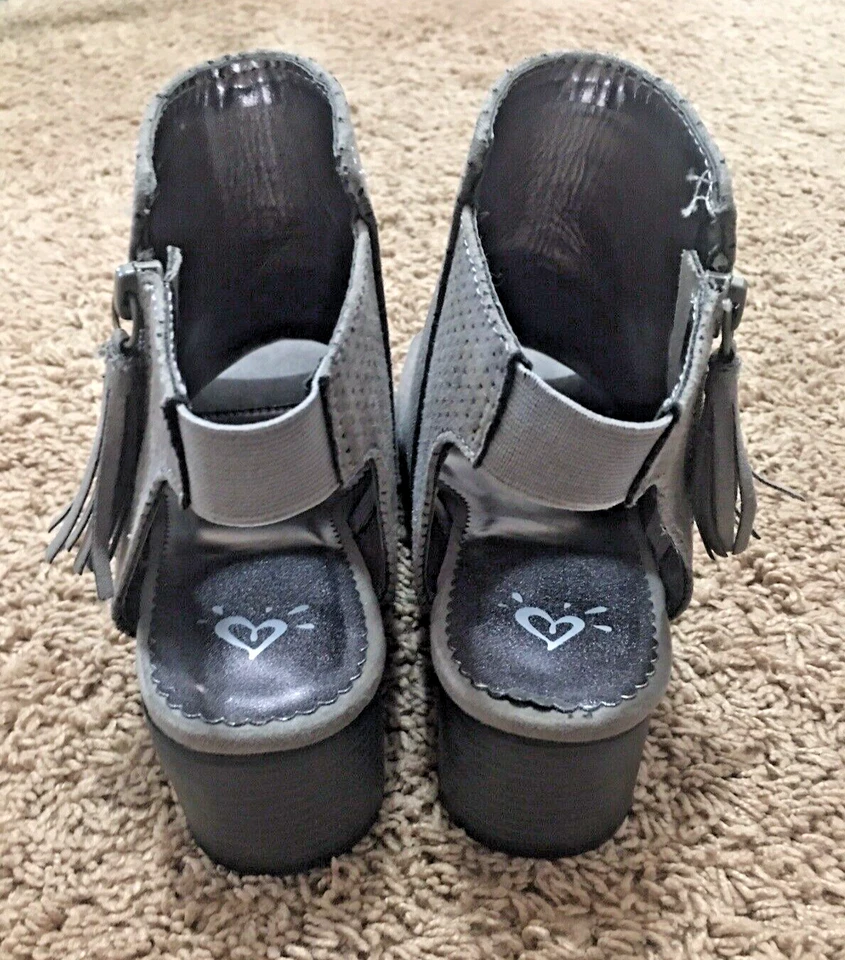 Zapatos de vestir Justice gris imitación gamuza tacón bloque niñas talla 8 Foto 3 de 4