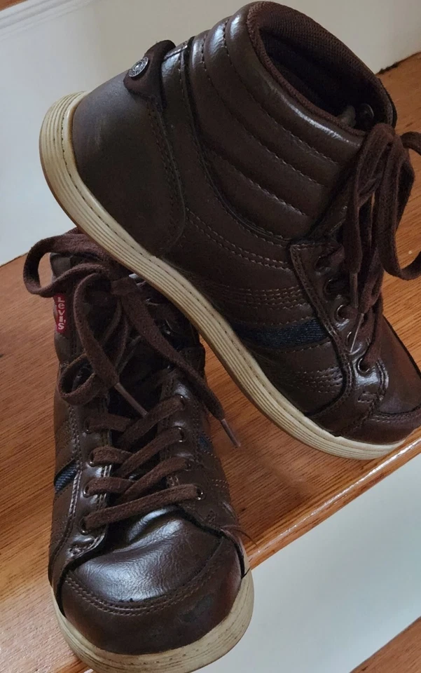Botas deportivas altas Red Tag con cordones Levi's para niños imitación marrón talla 1,5 Foto 2 de 4