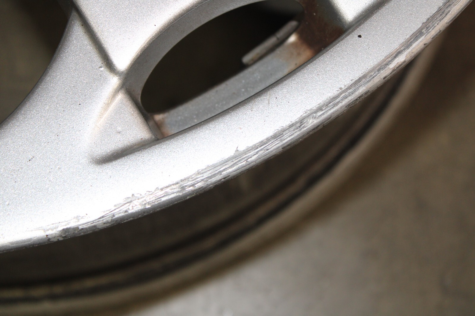 Lamborghini Gallardo, Front Wheel, Scratches, Used, P/N 400601017k