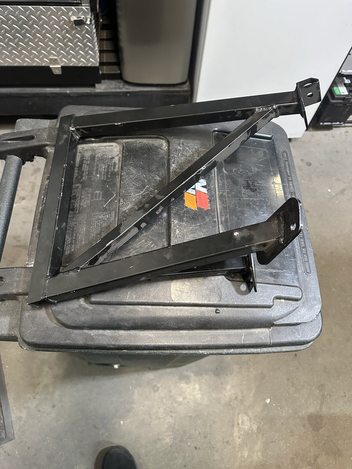 AUDI R8 RADIATOR SUPPORT LEFT 2008 2009 2010 2011 2012 2013 2014 2015 420805913