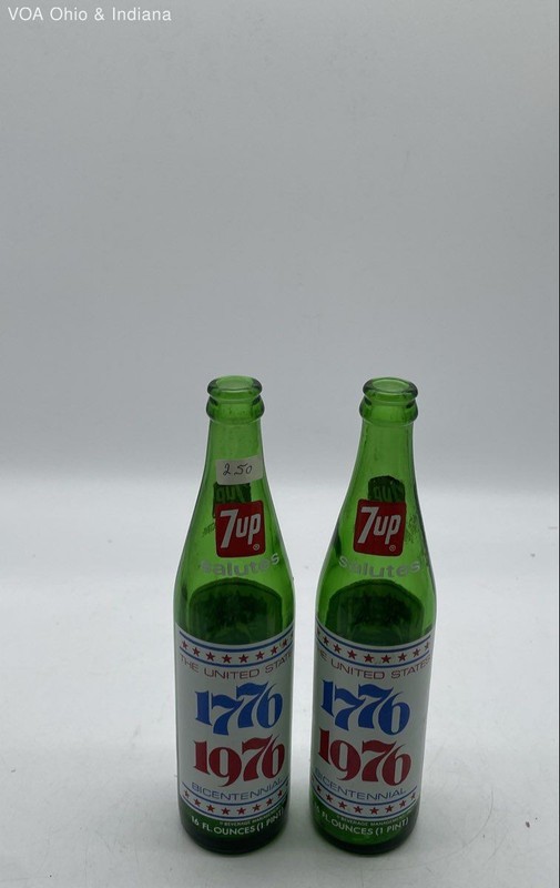 7UP 1976 Bicentennial Commemorative 2 Bottle Set Liberty Bell Green Glass 16oz