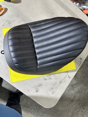 Genuine Harley 2018 Softail Slim FLS/S Tuck & Roll Solo Seat 52000264