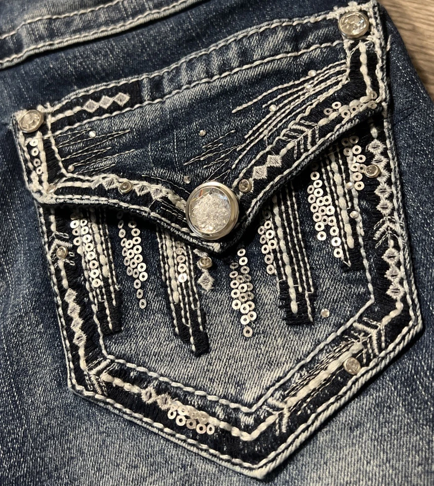 Jean Grace in LA Azteca Bordado Imitación Solapa Elastizado Tiro Bajo Talla 00 (24x31) Foto 2 de 4