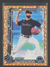 2025 Topps Holiday Gold Holiday Lights #H144 Sandy Alcantara