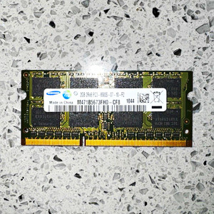 Samsung 2GB DDR3 SDRAM SO-DIMM PC3-8500S DDR3-1066 204-Pin M471B5673FH0-CF8