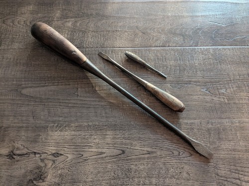 3 antike Flachkopfschraubendreher mit geteiltem Griff 16", 8" & 3-3/4" sauber gerade