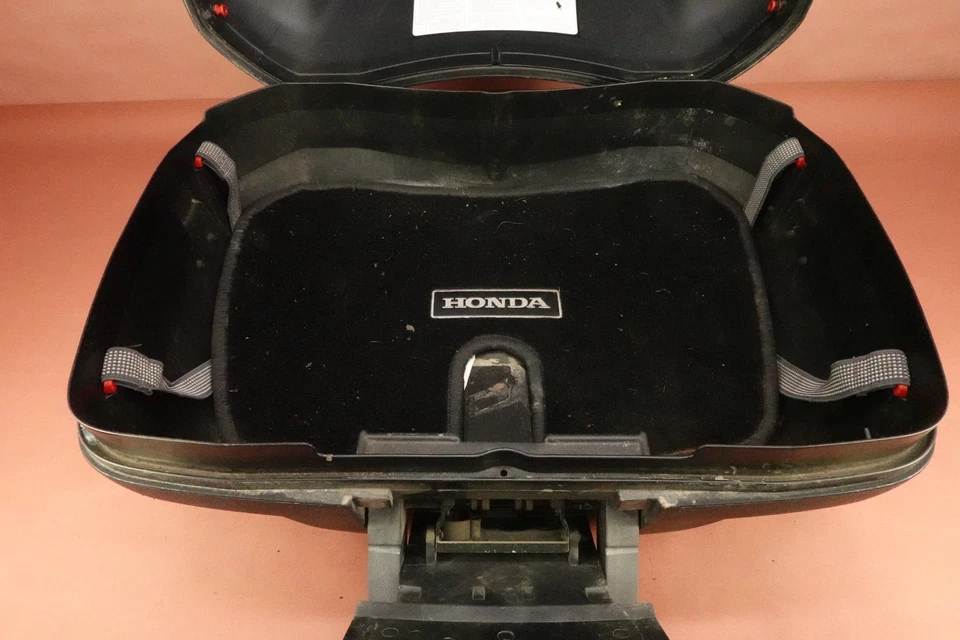 03-10 Honda ST1300 MALETERO TRASERO TOUR PAK Foto 3 de 4