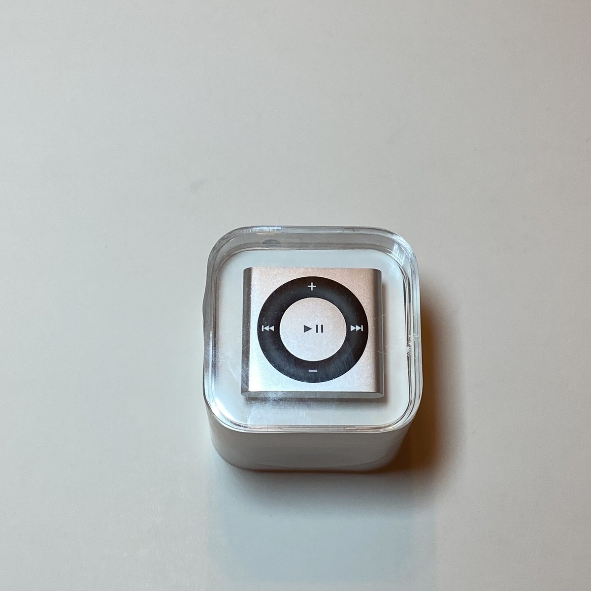 Vintage Apple iPod Shuffle 4th Generation Silver 2GB 2010