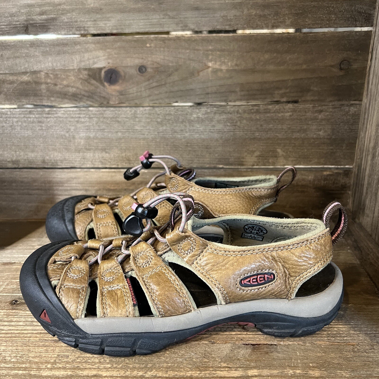 Sandali da donna Keen Newport H2 in pelle marrone scarpe da trekking outdoor misura 7 5 M in ottime condizioni