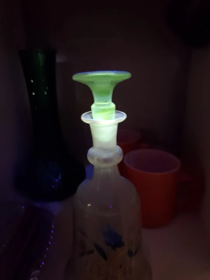 Antigua jarra de botella Bristol pintada a mano mariposa vidrio esmerilado transparente Foto 2 de 4