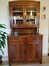 Credenza in noce con vetrinetta