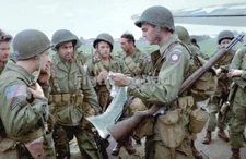 WW2 Picture Photo Paratroopers 82nd Airborne Div receiving briefing 4222