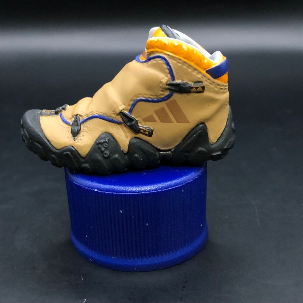 25 EQUIPMENT BADLANDER PEPSI adidas sneakers mini figure 25 EQUIPMENT BADLANDER PEPSI adidas sneakers mini figure
