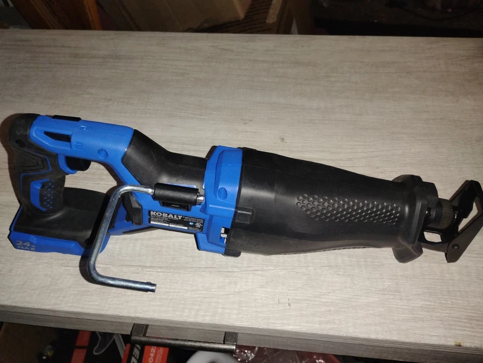 Kobalt 24-volt Variable Speed Brushless Cordless Reciprocating Saw ( Tool Only ) - Image 2 of 3
