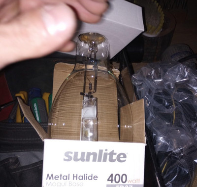Sunlite 03663 MH400/U/MOG M59 Metal Halide Lamp 400 Watts, Mogul Base (E39)4000K