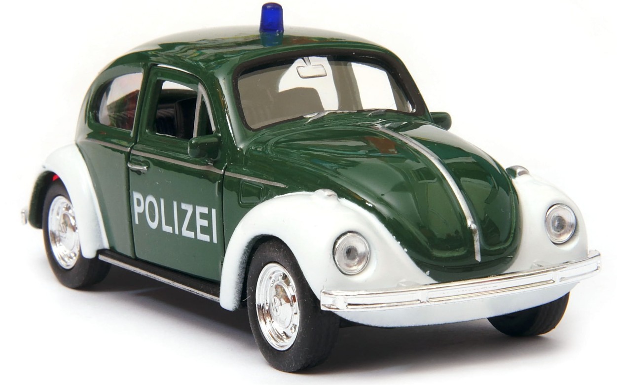 Welly Volkswagen Beetle Polizei Green 1:34 1:39 Scales 4.5 Inch Diecast Car