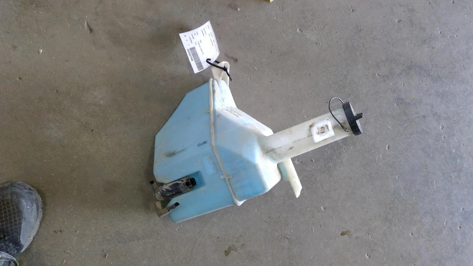 Used Washer Fluid Reservoir fits: 2002 Ford Excursion  Grade A - Изображение 2 из 4