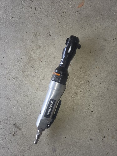 Husky H4110 3/8 Ratchet Wrench Pneumatic 90 psi Black/Silver
