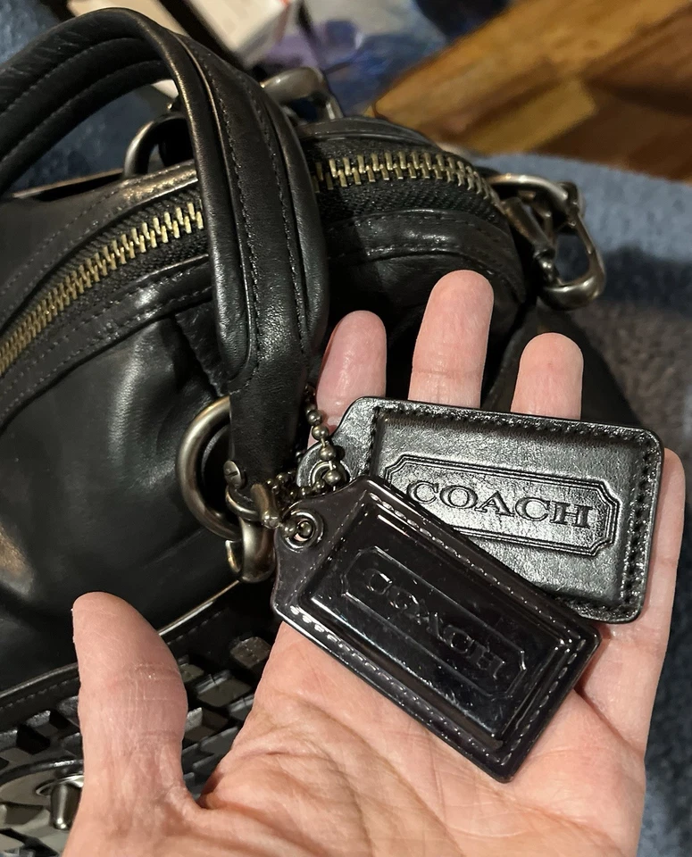 COACH-Bolso insignia de cuero con tachuelas Ella 16407-negro y Gunmetal-MUY RARO Foto 3 de 4