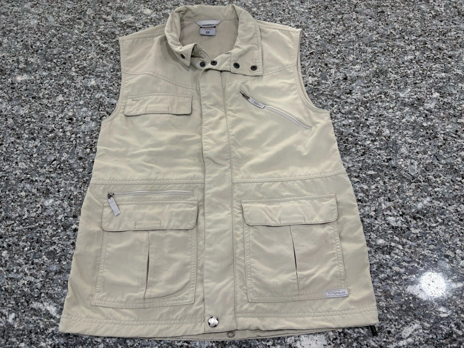 Columbia Vest Mens Small Beige Utility Titanium Fishing Hiking Pockets