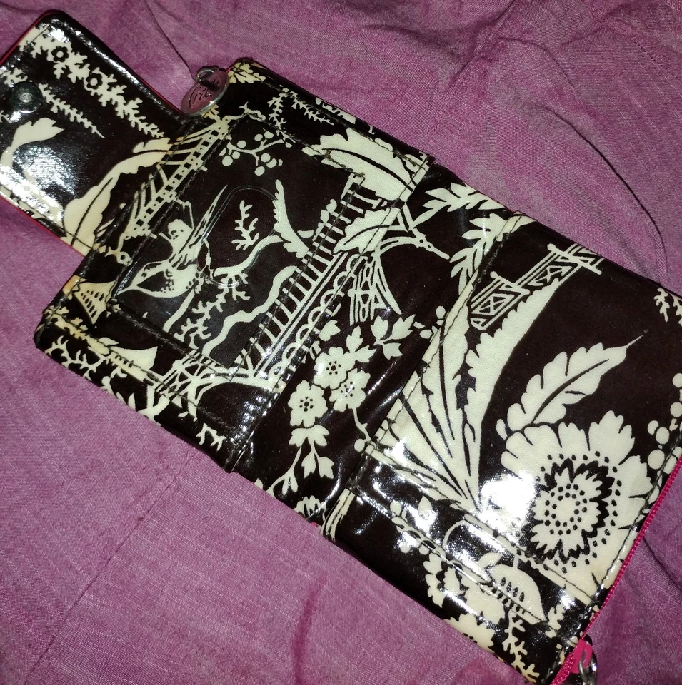 Cartera Vera Bradley Volantes G2G Imperial Toile Patente Brillo Foto 4 de 4