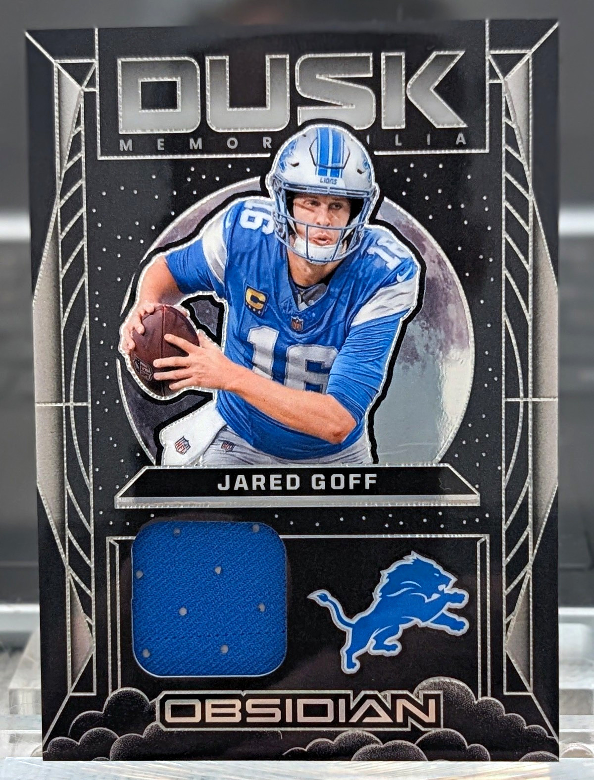 2024 Panini Obsidian Jared Goff Dusk Memorabilia Insert DM-JGF (Lions)