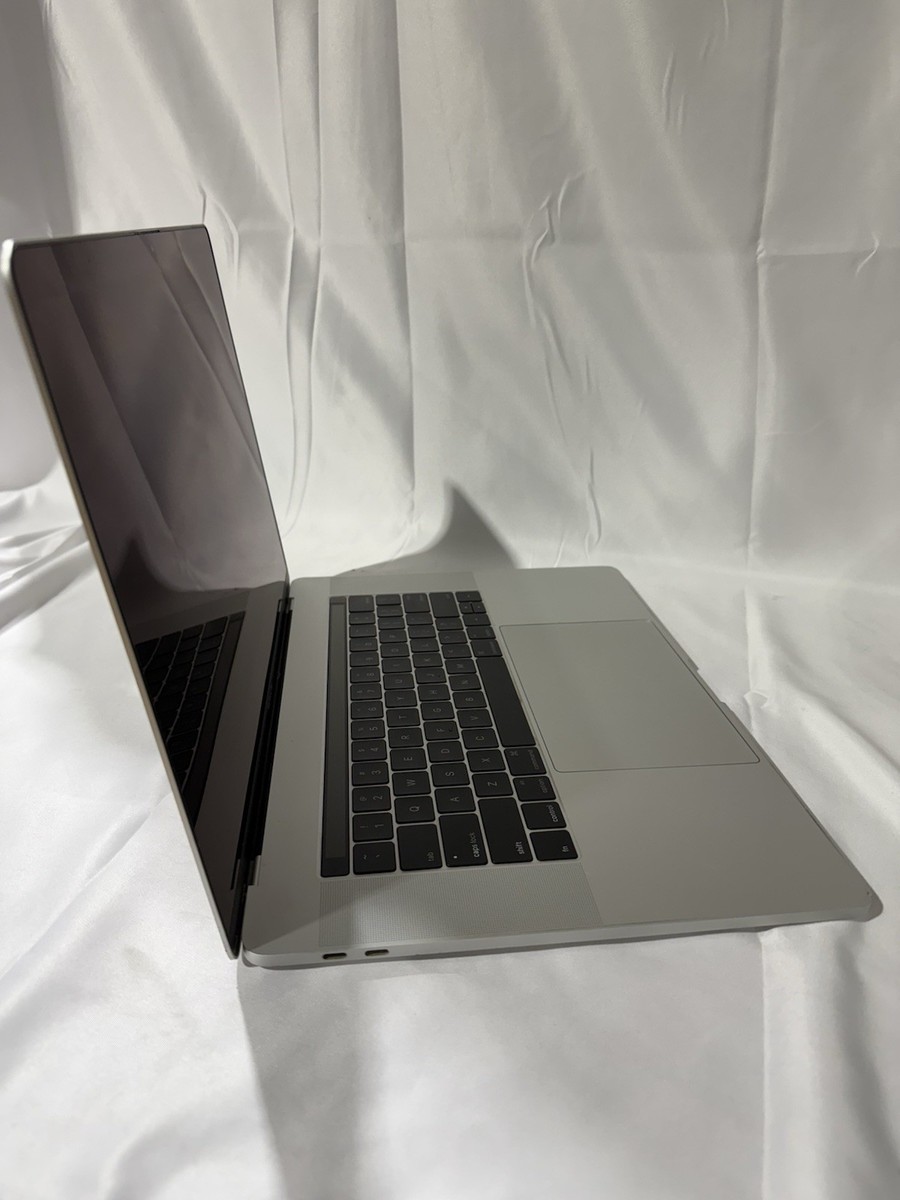 Apple MacBook Pro 15 in 2016 Silver/Intel Core i7 2.60 GHz, 256 GB
