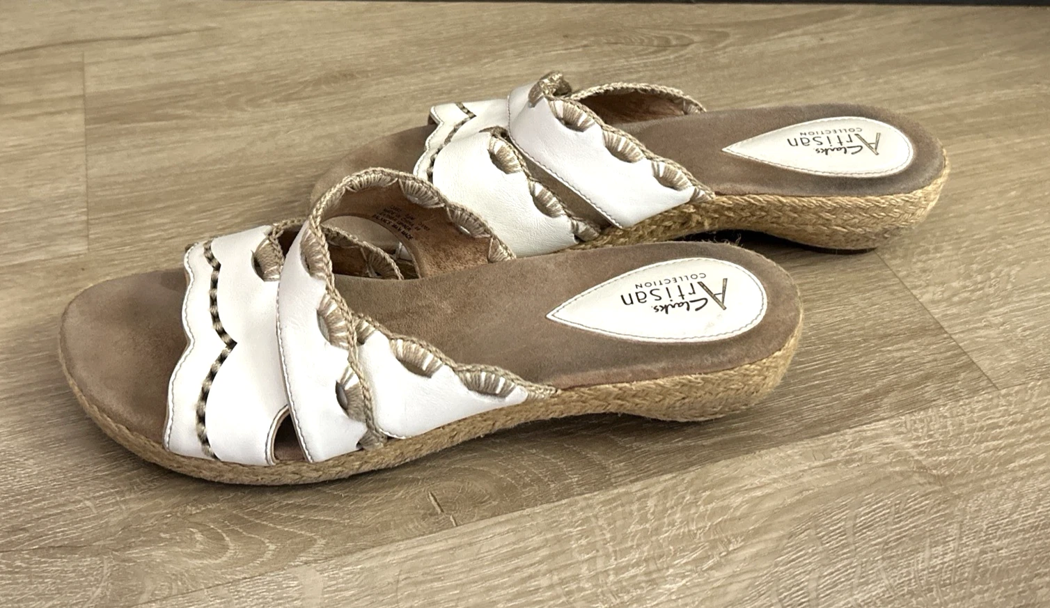 Sandali Clarks ARTISAN in pelle bianca con paglia di canapa 9 5 M punta aperta slip on slide