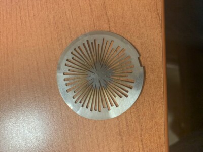 Gobo metálico tipo 240 de diámetro aproximado de 27 mm gobo