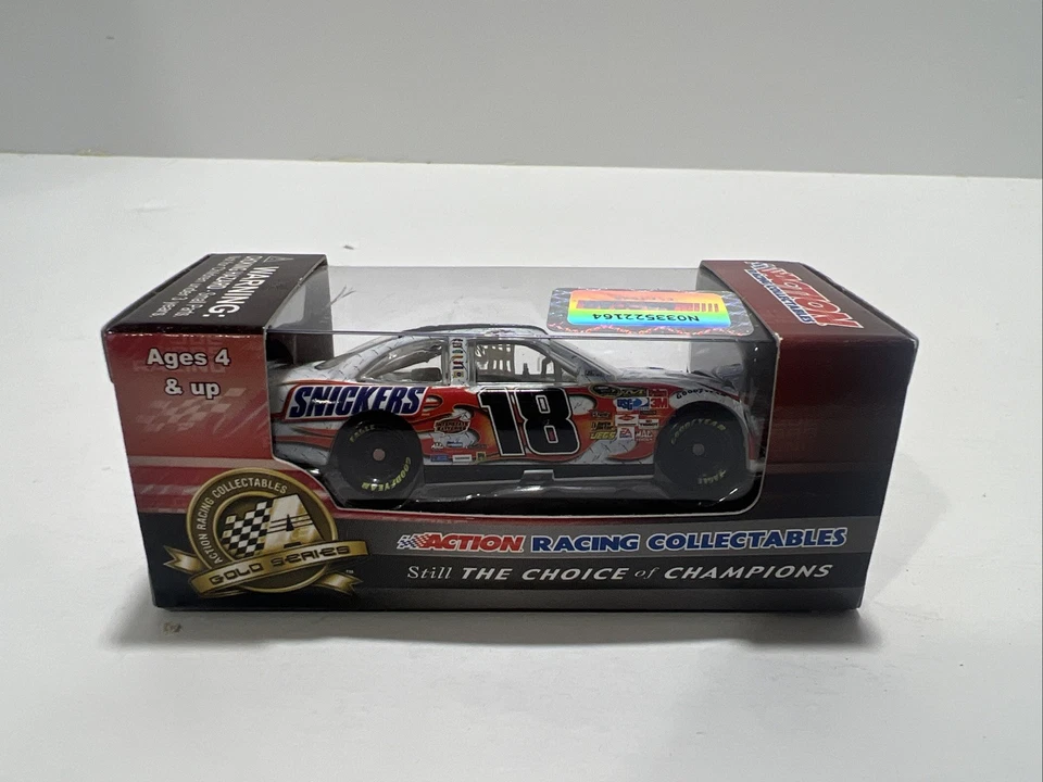 Coche de carreras Kyle Busch #18 Snickers 2010 Toyota Camry COT 1/64 Action Motorsports Foto 3 de 4