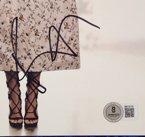 Rose Byrne ~ Neighbors/Bridesmaids ~ Signed 8x10 Photo AUTO BAS Beckett - Picture 2 of 2