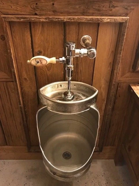 Barril de cerveza urinario Foto 2 de 4