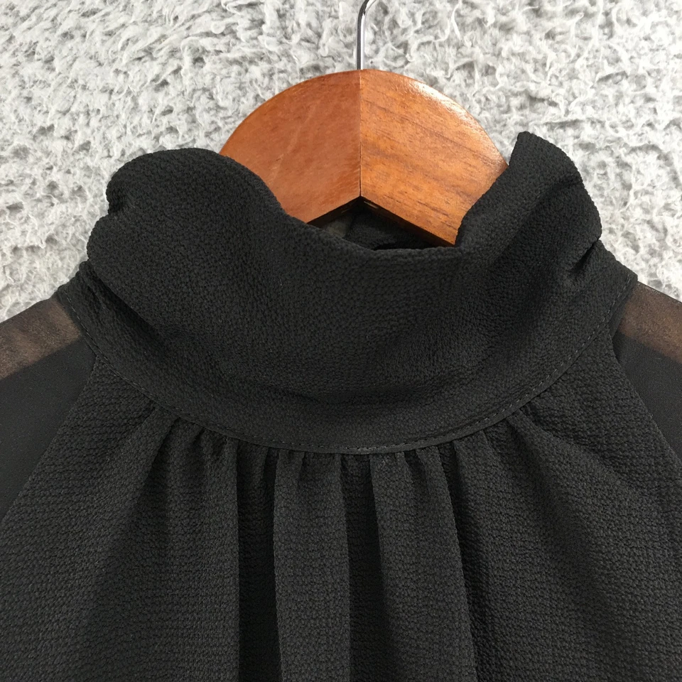 Vestido Gilli A-Line Feminino Pequeno Preto Acabamento de Malha Manga Longa Decote Simulado Zíper Traseiro - Imagem 3 de 4