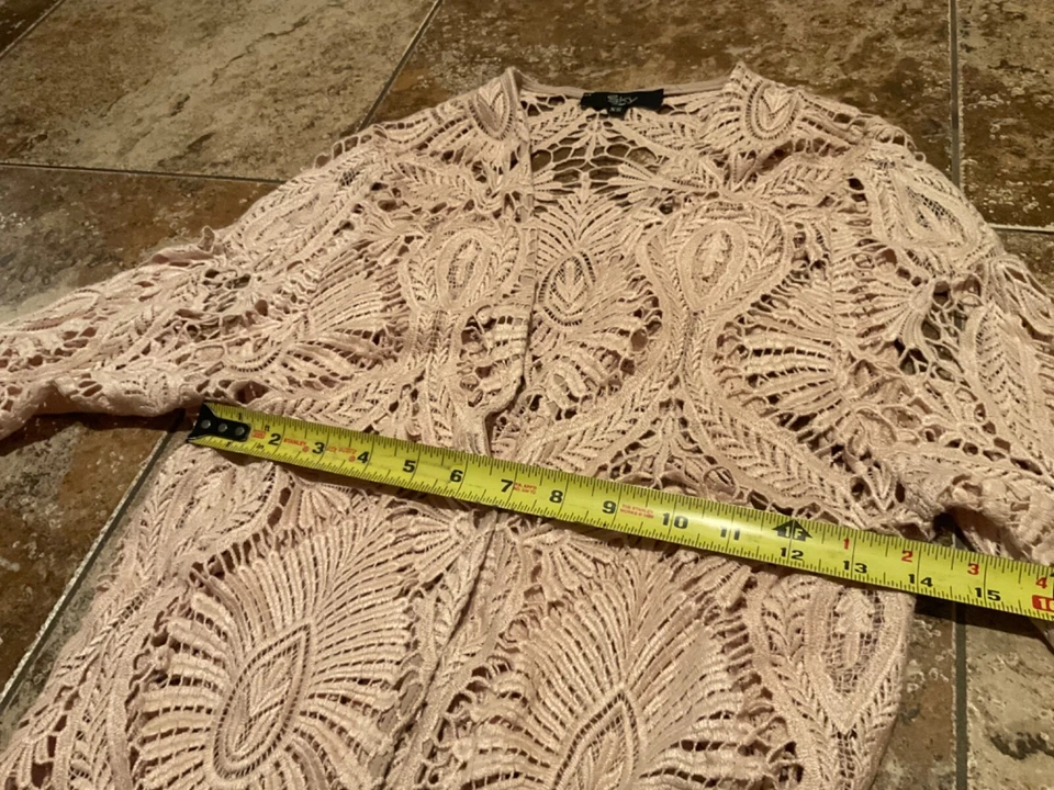 VESTIDO DE PLAYA ACAMPANADO ENCAJE CROCHET BOHO MARCA SKY (MUJER XS) USADO Foto 4 de 4