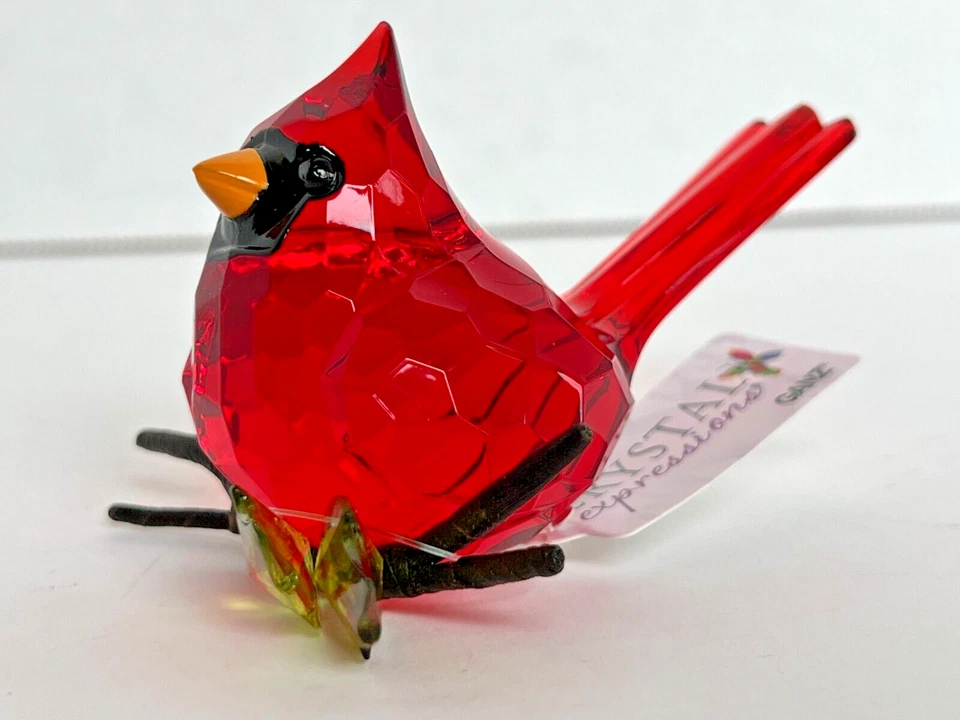 Estatueta Ganz Crystal Expressions CARDINAL pássaro vermelho acrílico 4" x 2" - Imagem 2 de 4