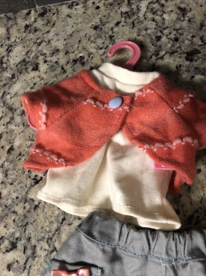 我们这一代衣服带衣架和鞋子雨角和靴子 + 2 可爱鞋 — 第 4/4 张图片