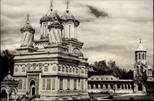 RPPC Episcopal Church Curtea de Arges Romania vintage postcard d267