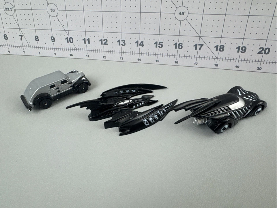Batman Forever Diecast 1/64 Set Of 3 1995 VTG DC Toy Cars & Bat Plane - Image 4 of 4