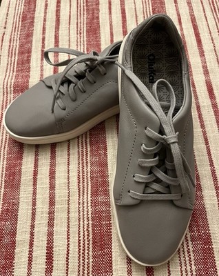 OluKai Shoes Womens Size 9.5 Gray Pehuea Li 'Ili Leather Low Top 20433-AUAU