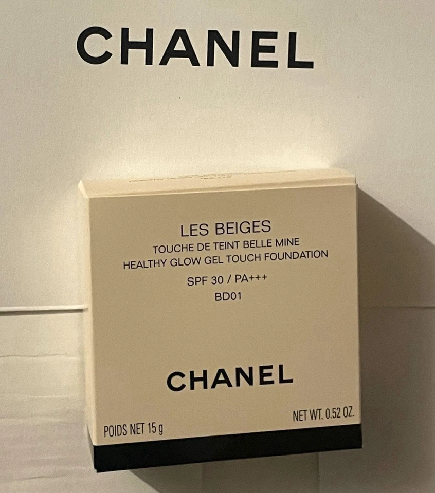 CHANEL Les Beiges Healthy Glow Gel Touch Cushion Powder Foundation SPF 25 / PA++ - Image 4 of 4