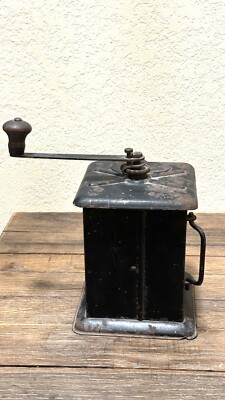 1900'sUNIVERSALNo.110 One Pound Box Mill 1900'sUNIVERSALNo.110 One Pound Box Mill
