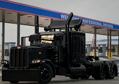 Serbatoi Cromati Lunghi Per Peterbilt 379/389 DCP 1:64 – 4 Cinghie Nere – Usato